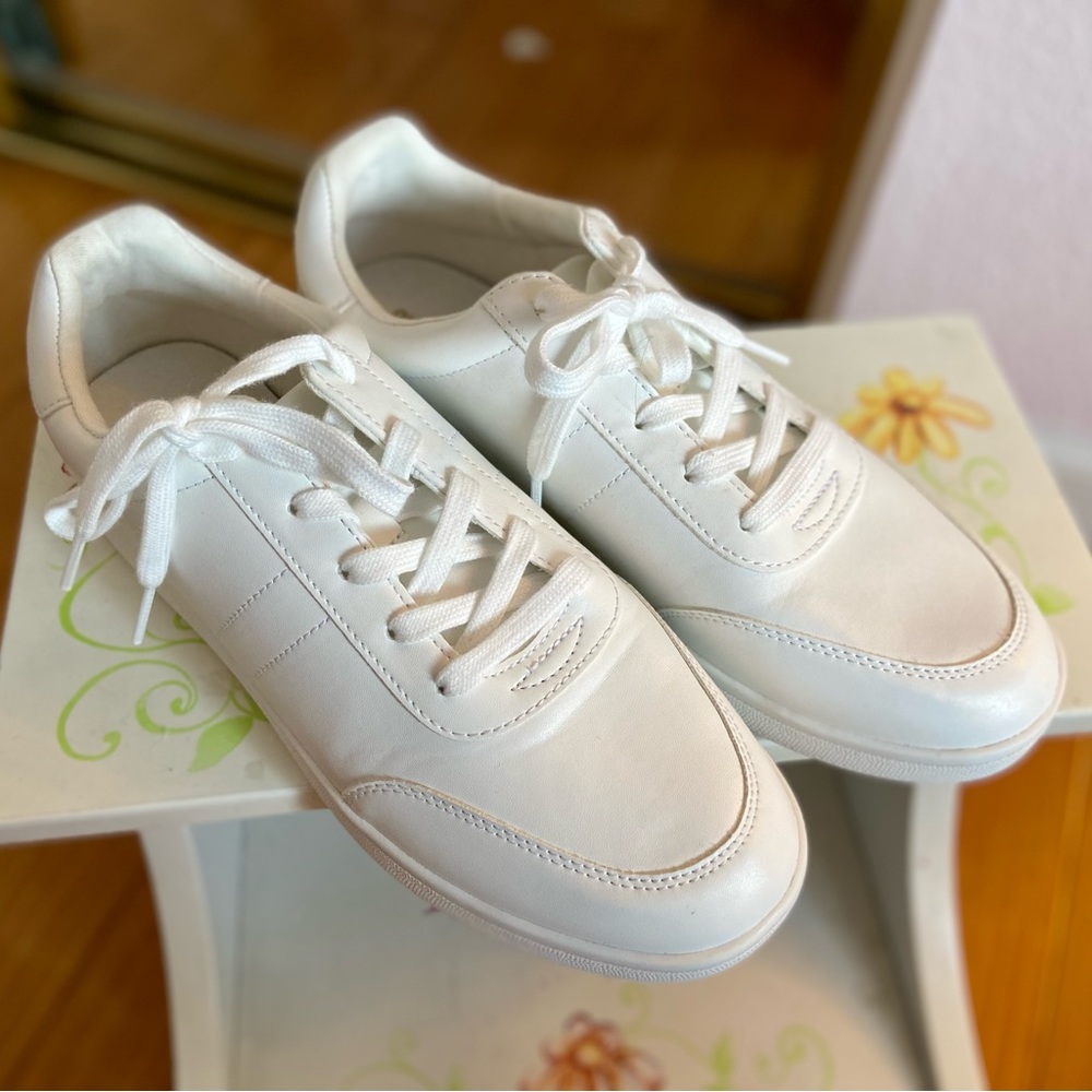 Old Navy Faux-Leather Sneakers W 11